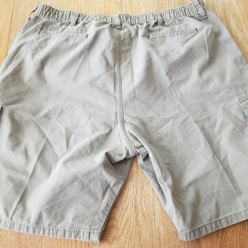 Wrangler Mens 40 x 9 Shorts Cargo Khaki Beige 6 Pocket - Picture 2 of 7